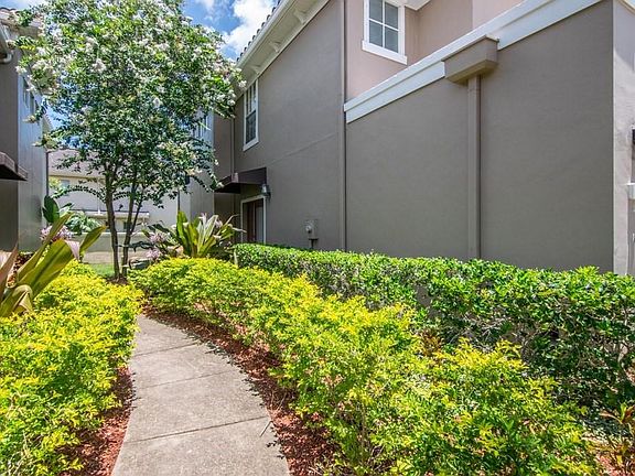 3rd image of 276 Valencia Cir