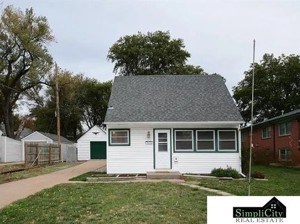 4526 Randolph St, Lincoln, NE 68510