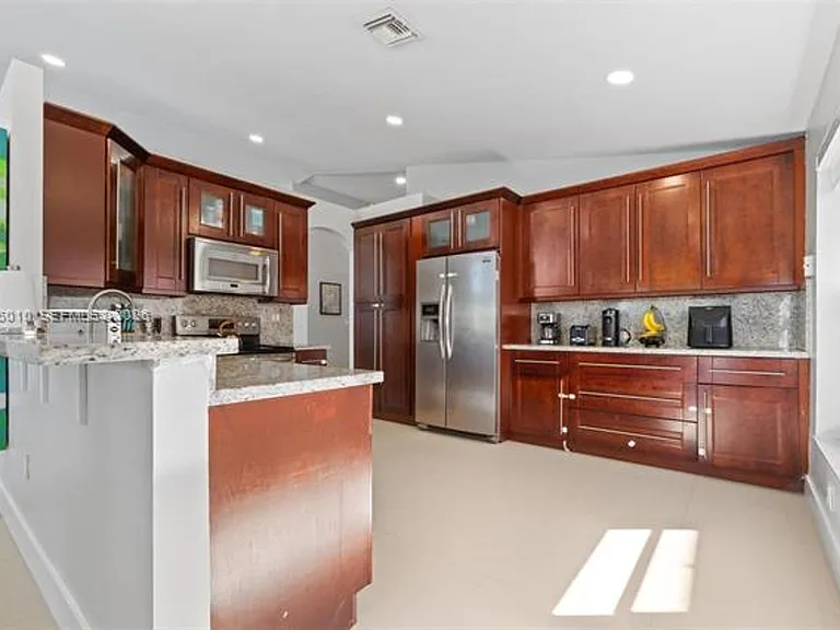 18061 SW 33rd St — Photo 15