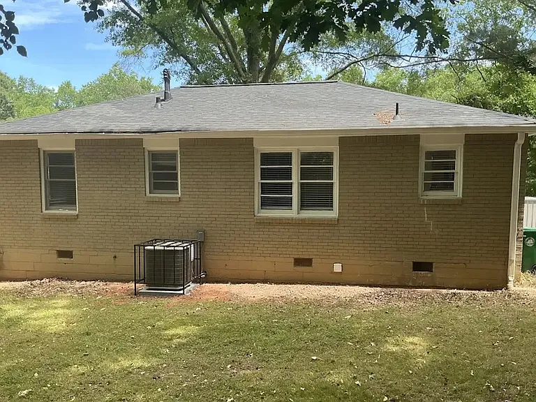 1425 Dennis Dr — Photo 2