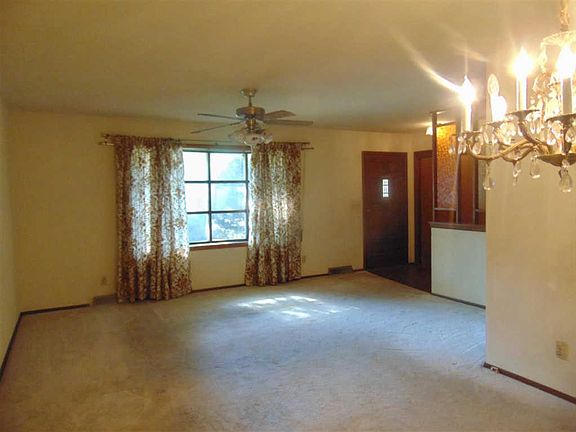 3rd image of 2751 Capri Ct
