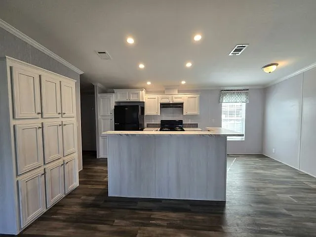 3 bed, 2.0 bath, 1120 sqft, $2,110 — Photo 3