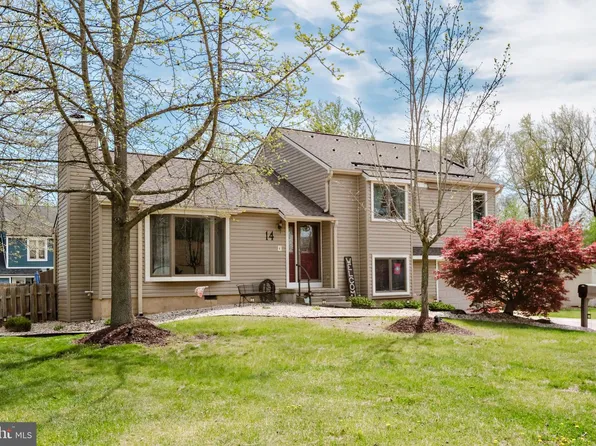 14 Snowball Ct, Mount Laurel, NJ 08054