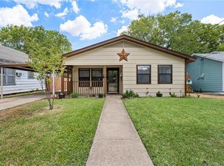 712 N Davis St, West, TX 76691