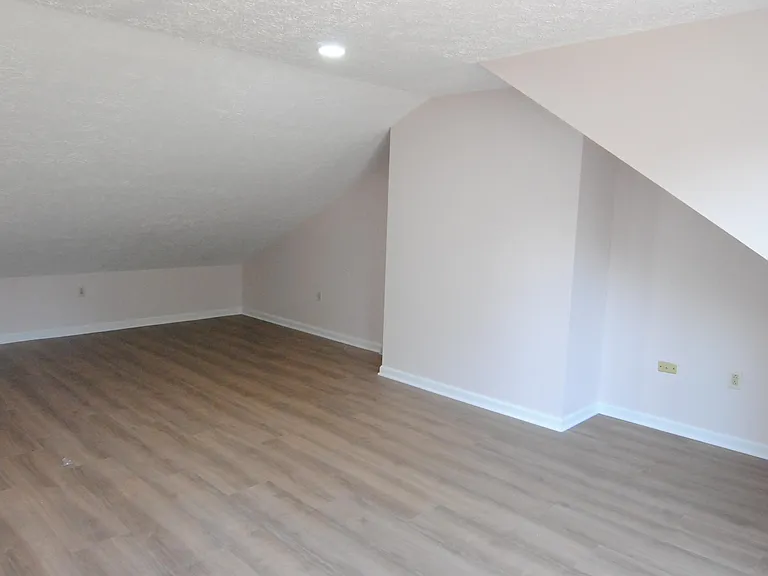 25 Cadogan Way — Photo 20