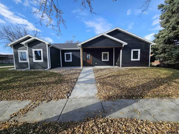 811 S Saunders Ave, Sutton, NE 68979