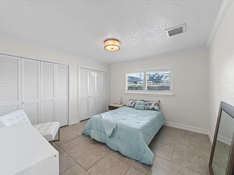 310 Franklyn Ave — Photo 18
