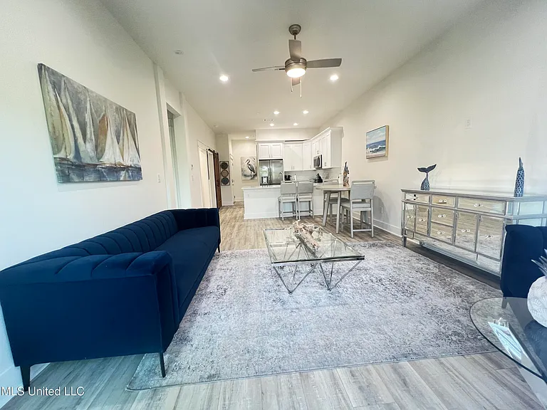 124 Court St — Photo 21