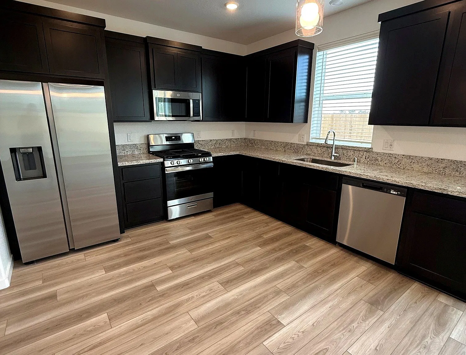 3 bed, 1778 sqft, $3,190 — Photo 2