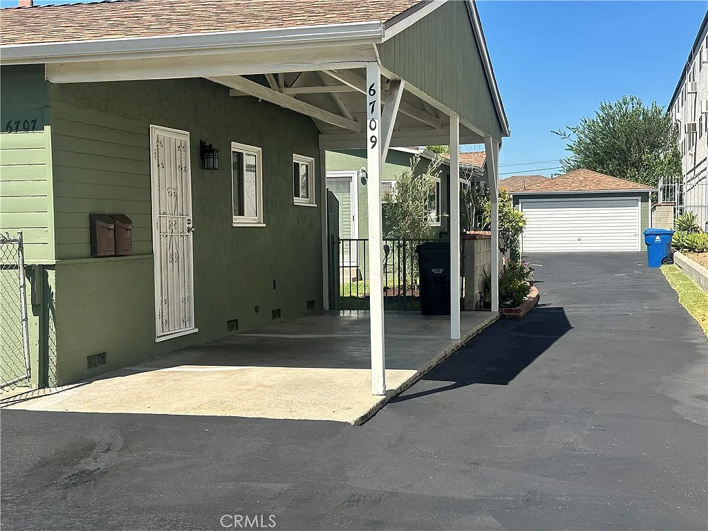 1 bed, 800 sqft, $2,400 — Photo 2