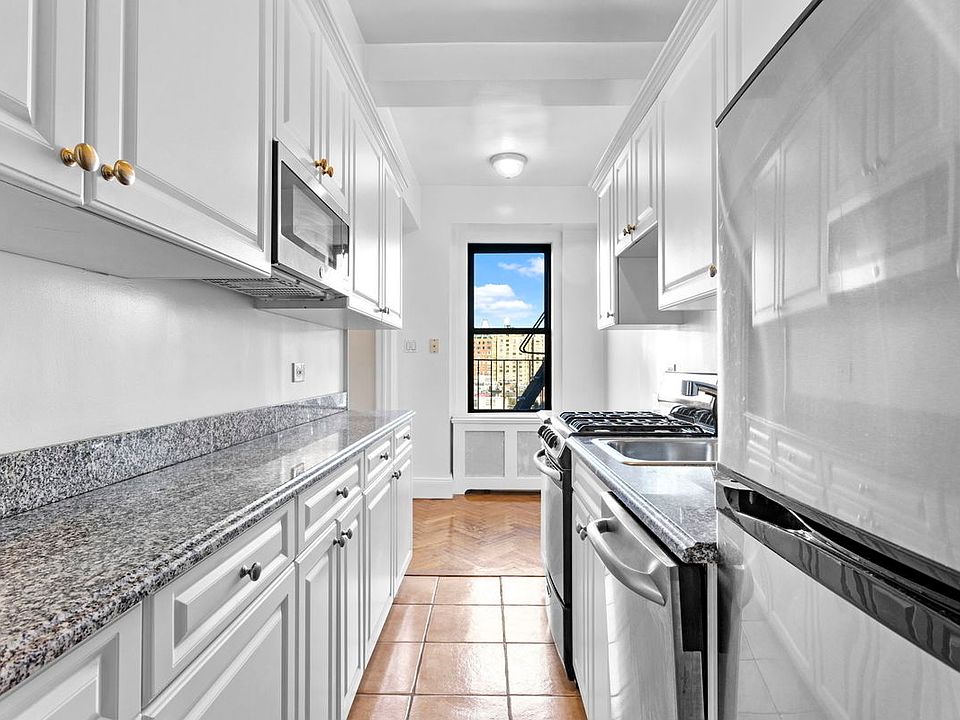 1st image of 37 W 72nd St APT 10E