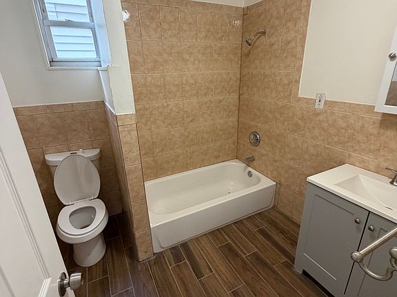 5th image of 64 N 13th St APT 2