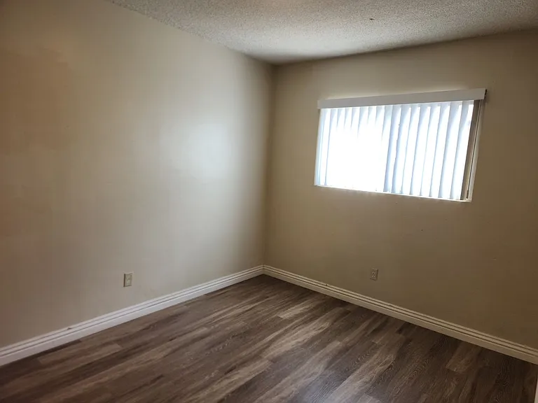 1131 E Lexington Ave — Photo 6