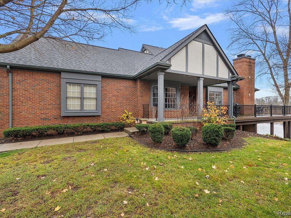 1st image of 74 Sandhills Ln