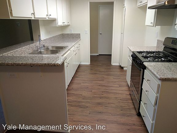 4th image of 13131 Moorpark St APT 402