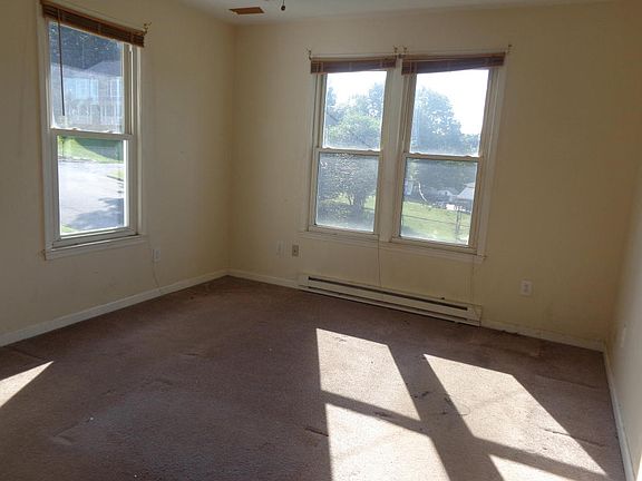 5th image of 406 E 12th St