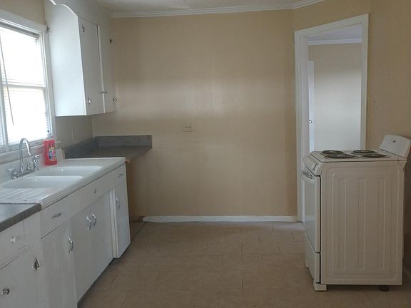 2nd image of 8199 Eisenhower Pkwy