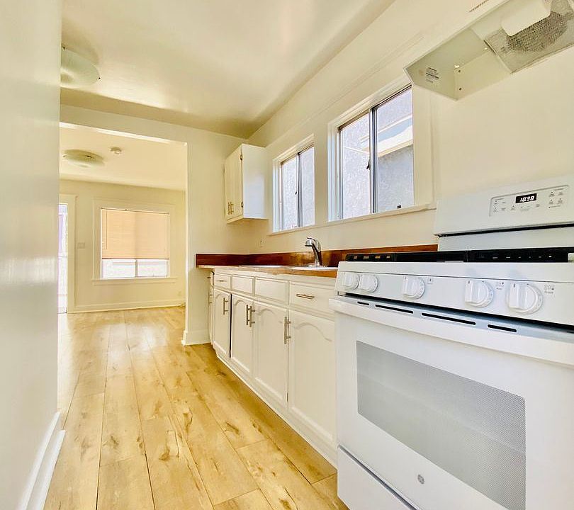 1st image of 702 1/4 W 42nd St #7488788