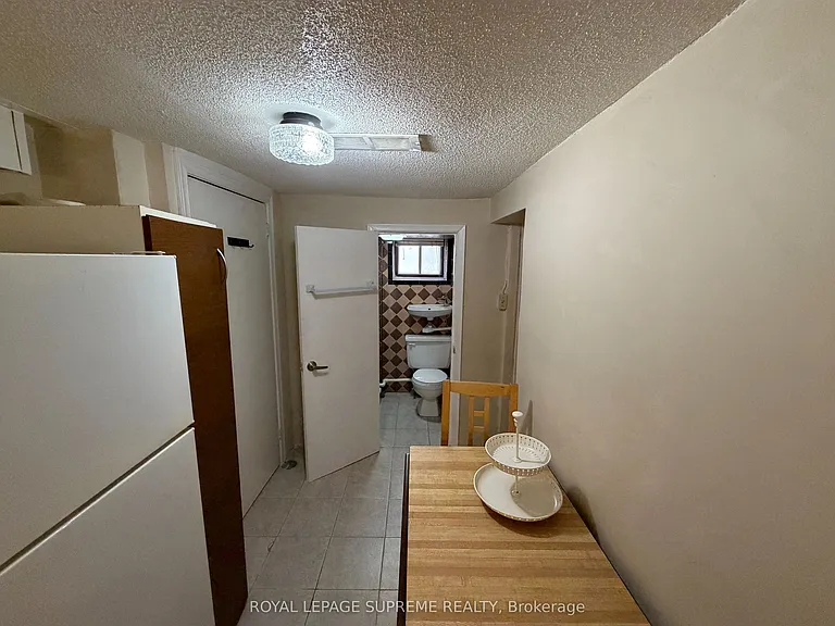 1074 Briar Hill Ave #BASEMENT — Photo 7