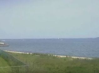 922 Arctic St, Lindenhurst, NY 11757