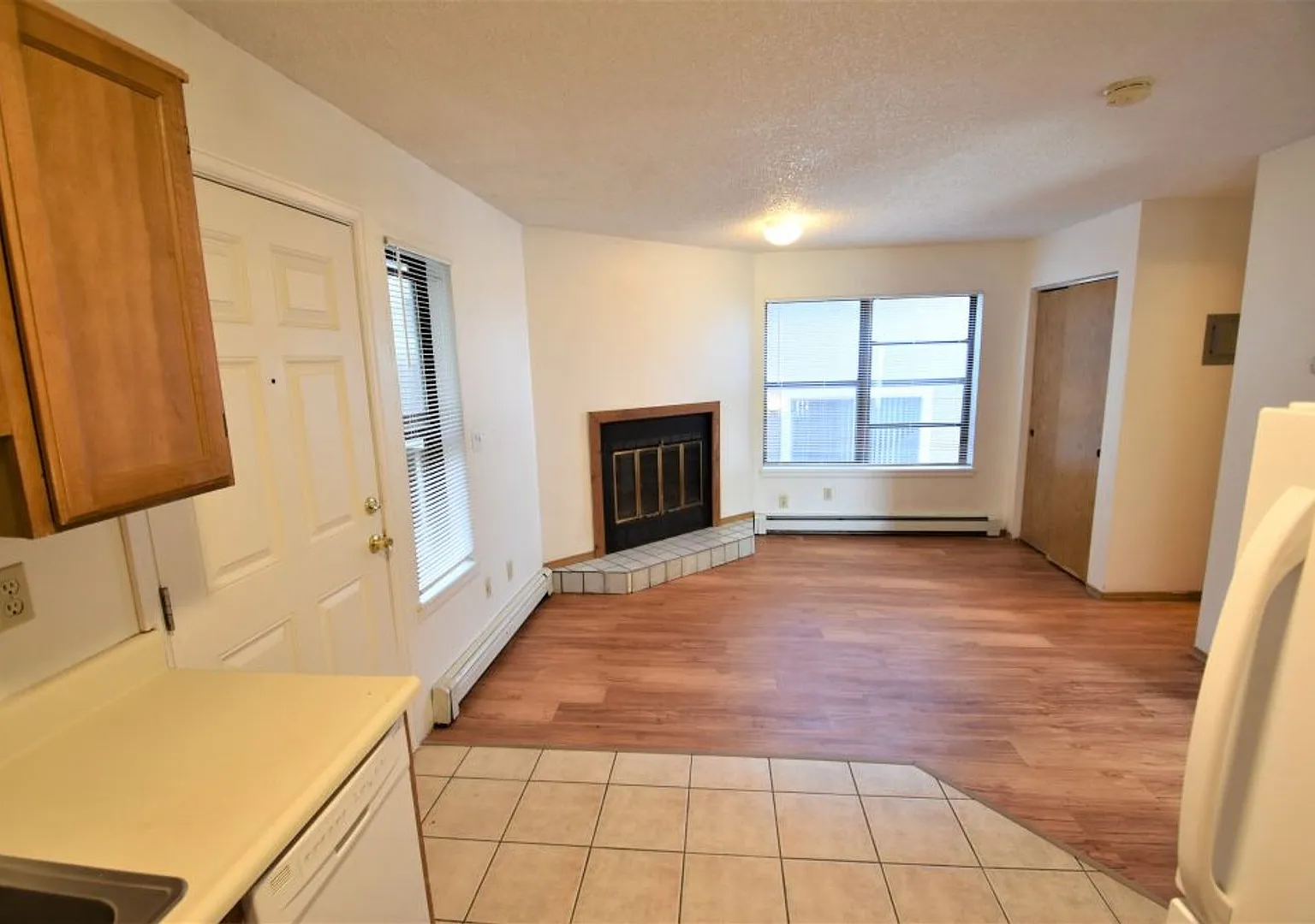 1 Bedroom on The Hill, Close to Campus and has Balcony! — Photo 4