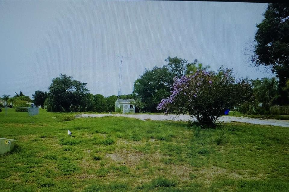 1st image of 401 Blossom Dr
