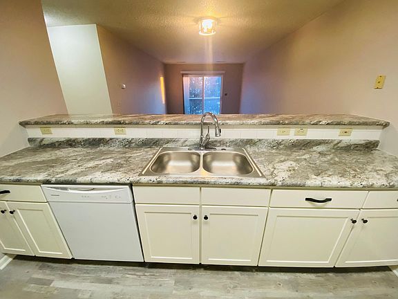 2nd image of 365 Beaver Kreek Ctr APT 8