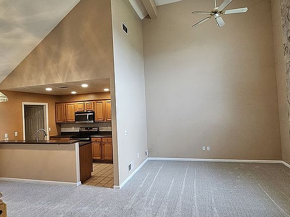 5th image of 92 Nicholas Dr