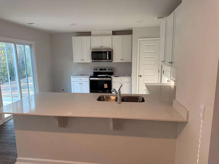117 Azure Dr — Photo 2