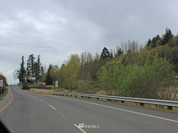 4th image of 2095 Kresky Avenue