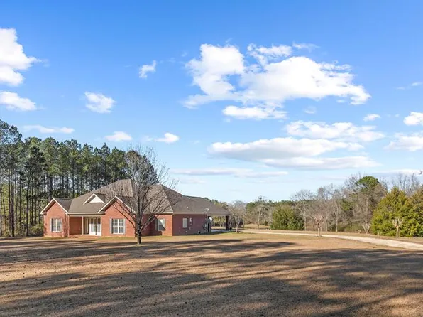 1047 E Smithville Rd, Dothan, AL 36301