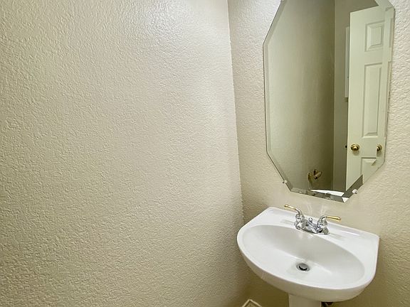 4th image of 5504 Phoenix Dr