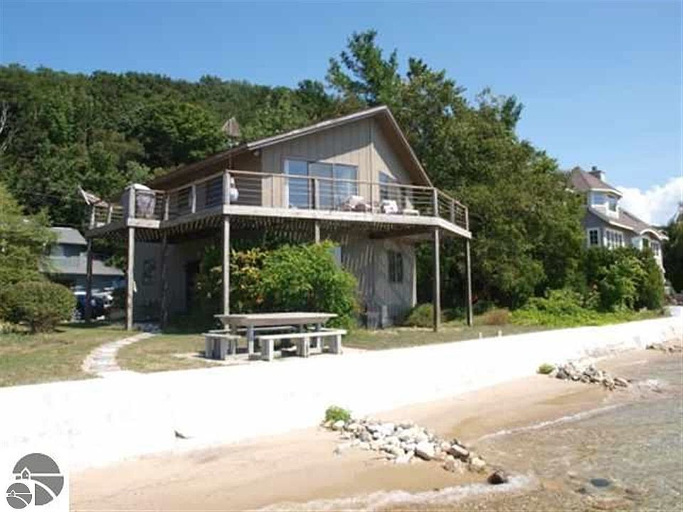 1st image of 3683 Crystal Dr