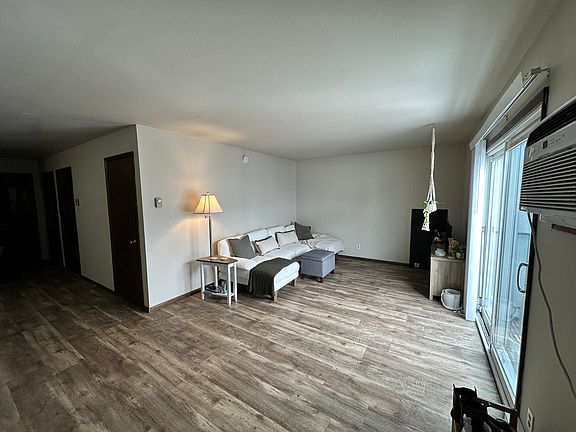 3rd image of 2703 Thomas Dr APT 7