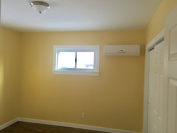 3rd image of 205 Greeley Ave #Cottage