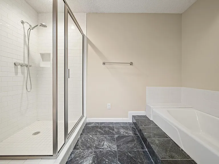 130 Sugarberry Cir — Photo 22