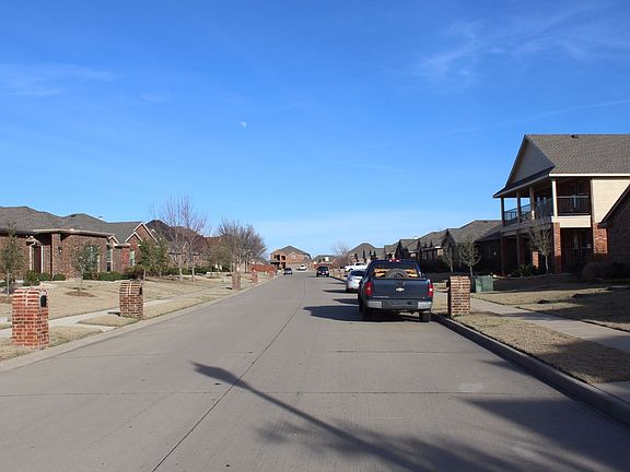 4th image of 642 Austin Ln