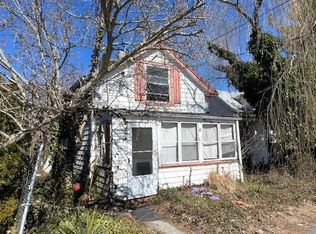 33 Jefferson Ave E, Riverside, RI 02915