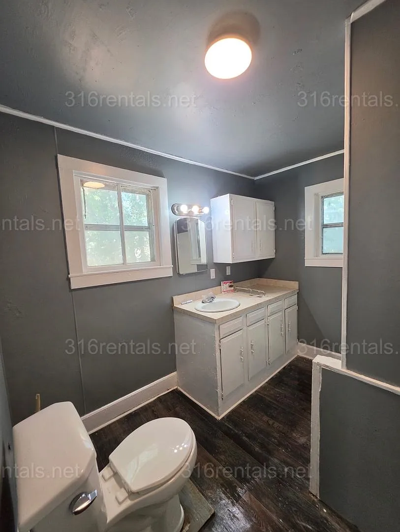 $850 - 2 bed 1 bath - Single Family Home — Photo 3