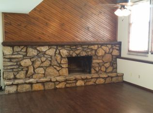 2402 N Walden Dr, Wichita, KS 67226