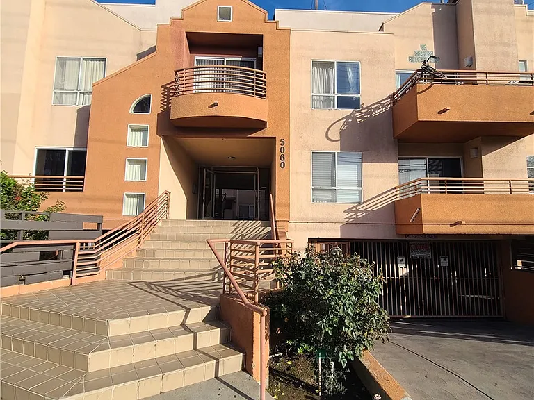5060 Kester Ave #103 — Photo 23