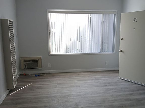 5th image of 542 S Hobart Blvd APT 32