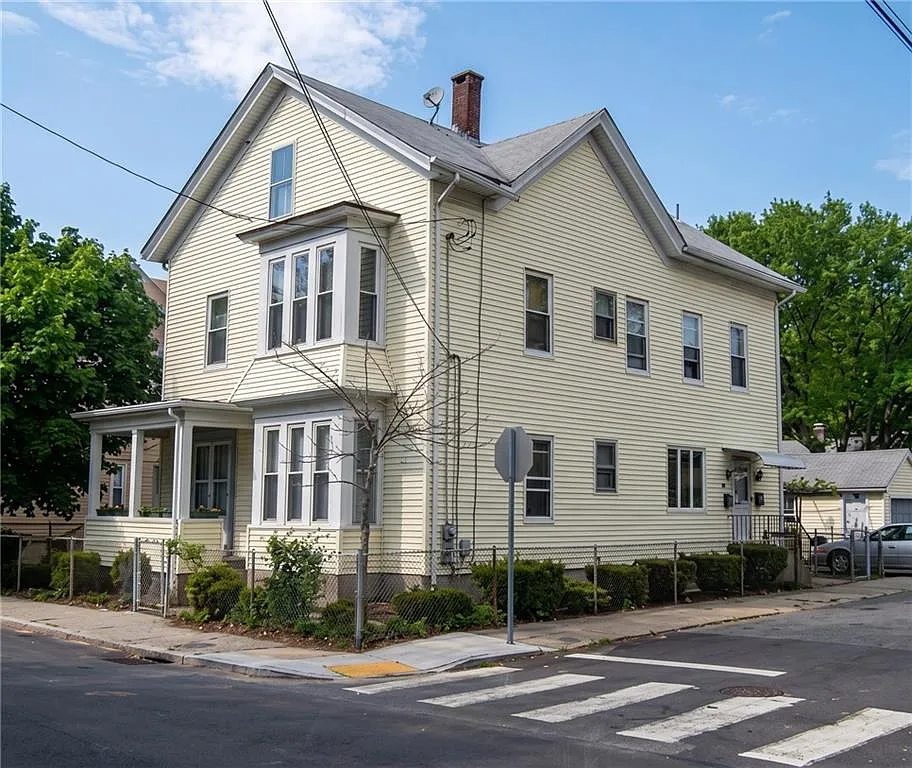 3 bed, 1150 sqft, $2,000 — Photo 1