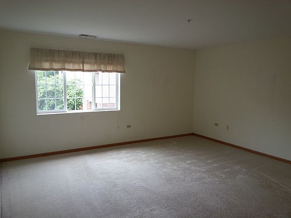 5th image of 605 Barrington Ave #2