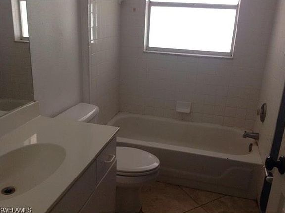 4th image of 3853 Hollycrest St