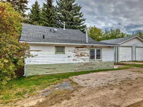 4734 E 50th St, Sylvan Lake, AB T4S 1G8