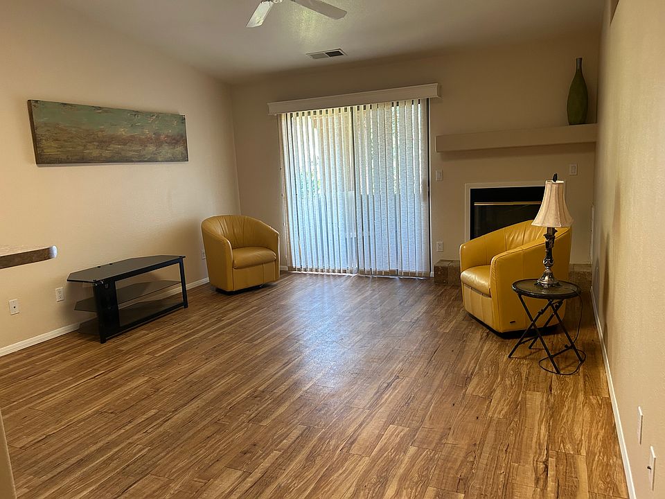 Open LR/Dr/Kit - Split Bedrooms, 2 baths, all appliances included. Balcony overlooking open space