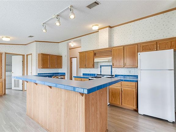 2nd image of 142 Scarlet Harts Ln