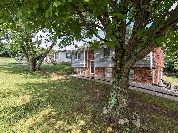 3rd image of 504 N Magnolia Dr