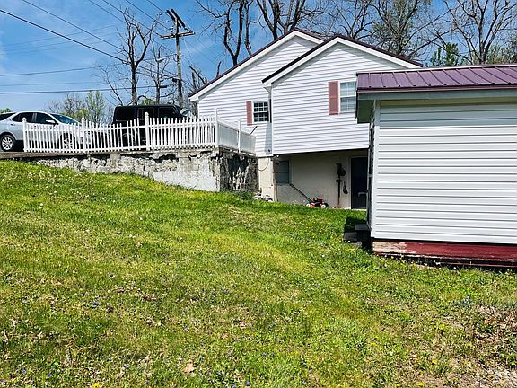 3rd image of 220 Ridgecrest Ave
